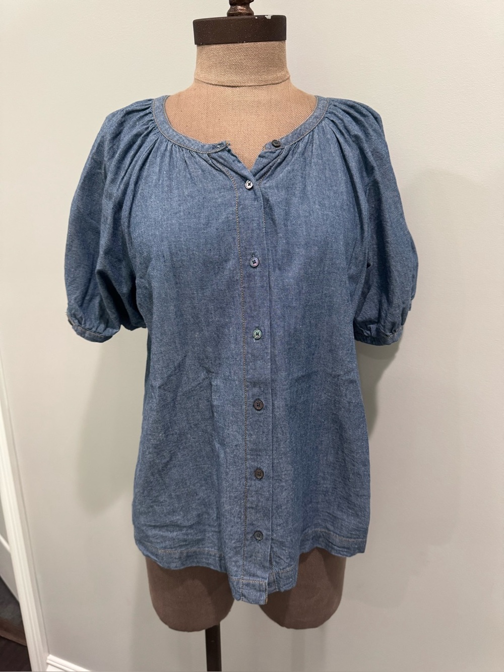 Sundance Top Blue Chambray Graceful Days Short Sleeve Button Front Womens small